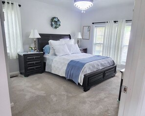 4 bedrooms, iron/ironing board, WiFi, bed sheets - Amazing Women’s and Men’s Masters Tournament Rental- Fully Remodeled. (Martinez)