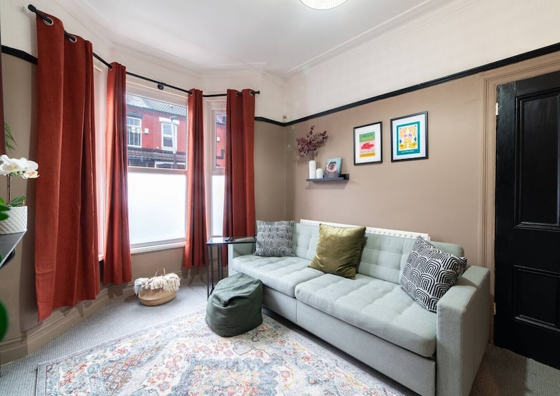 Best Work Stays | 4 Bedrooms | Washer | Free Parking - Liverpool