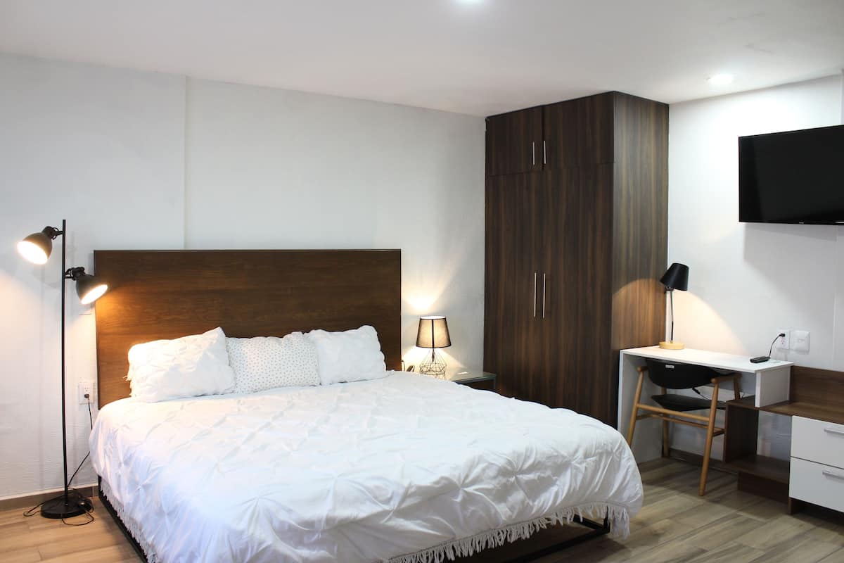 Habitación individual superior | Cortinas blackout, tabla de planchar con plancha y wifi gratis