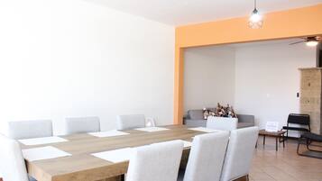 Family House, Patio, Courtyard View | Private kitchen | Microwave, stovetop, toaster, blender