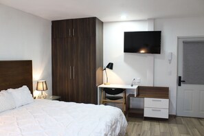 Superior Single Room | Blackout curtains, iron/ironing board, free WiFi, bed sheets - Lofts Las Fuentes (Zapopan)
