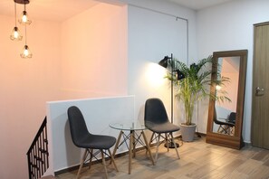 Family Apartment, Courtyard View | Living area | Smart TV