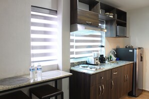 Superior Single Room | Private kitchen | Microwave, stovetop, coffee/tea maker, toaster - Lofts Las Fuentes (Zapopan)