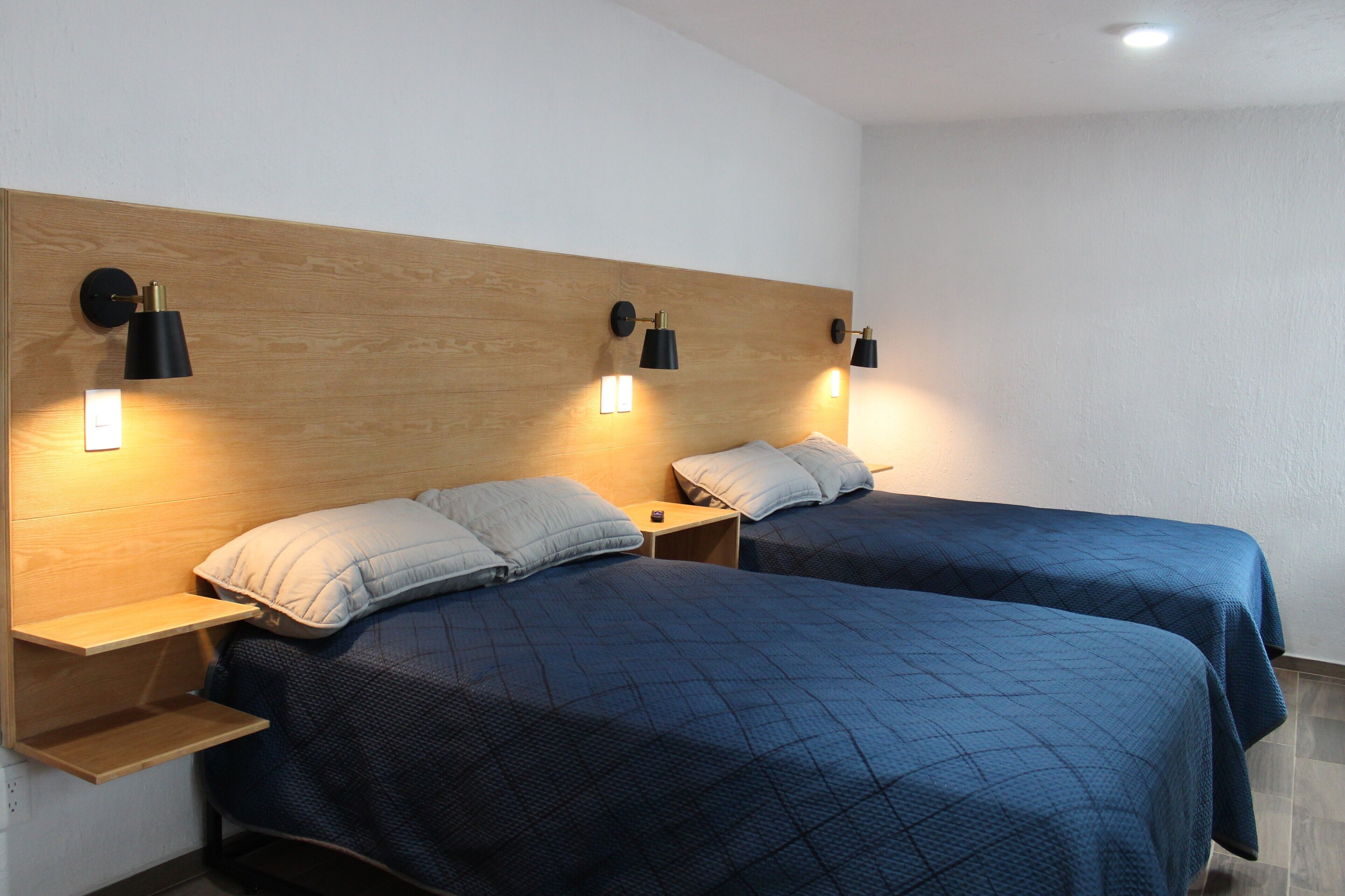 Appartement Familial, vue cour intérieure | Rideaux occultants, fer et planche à repasser, Wi-Fi gratuit