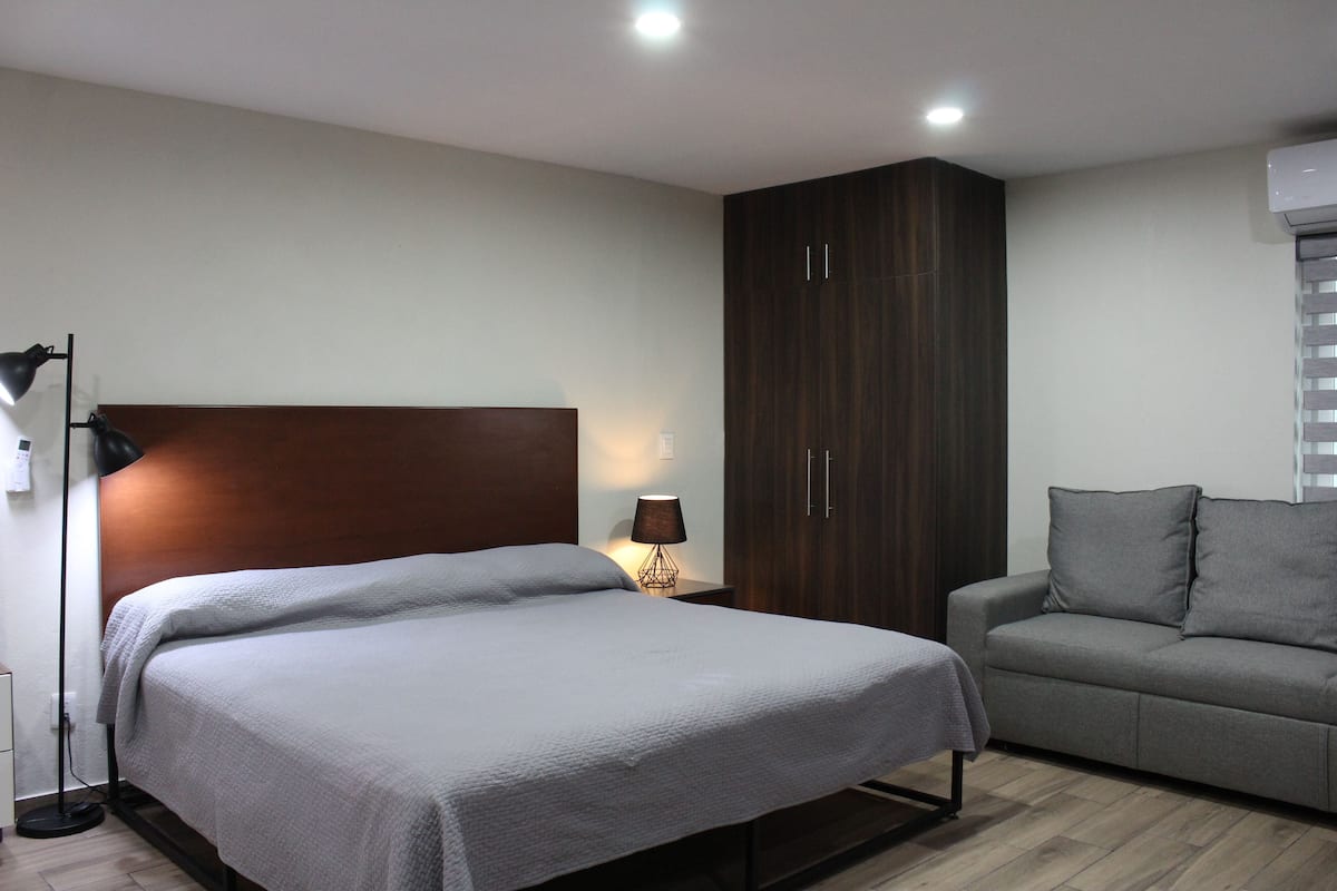 Family Studio Suite | Blackout drapes, iron/ironing board, WiFi (free), bed sheets