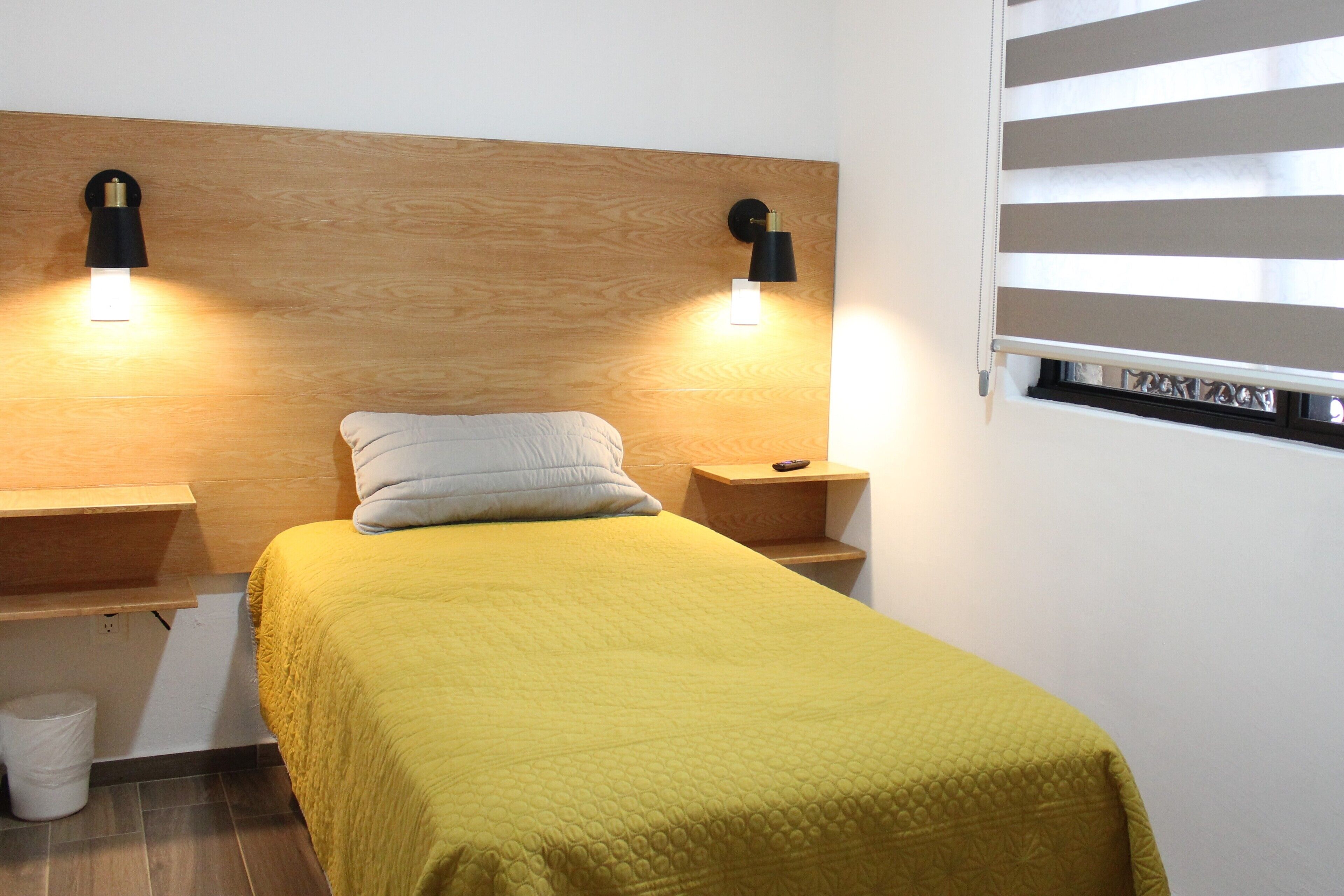 Căn hộ dành cho gia đình, quang cảnh sân vườn | Màn/rèm cản sáng, bàn ủi/dụng cụ ủi quần áo 