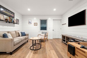 Living area - Family retreat w/ outdoor shower, fire pit, plenty of indoor & outdoor space (Nantucket)
