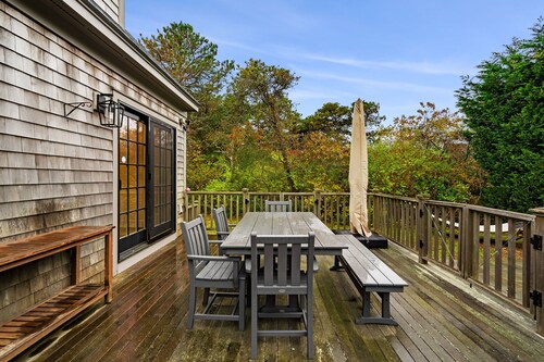 Family retreat w/ outdoor shower, fire pit, plenty of indoor & outdoor space