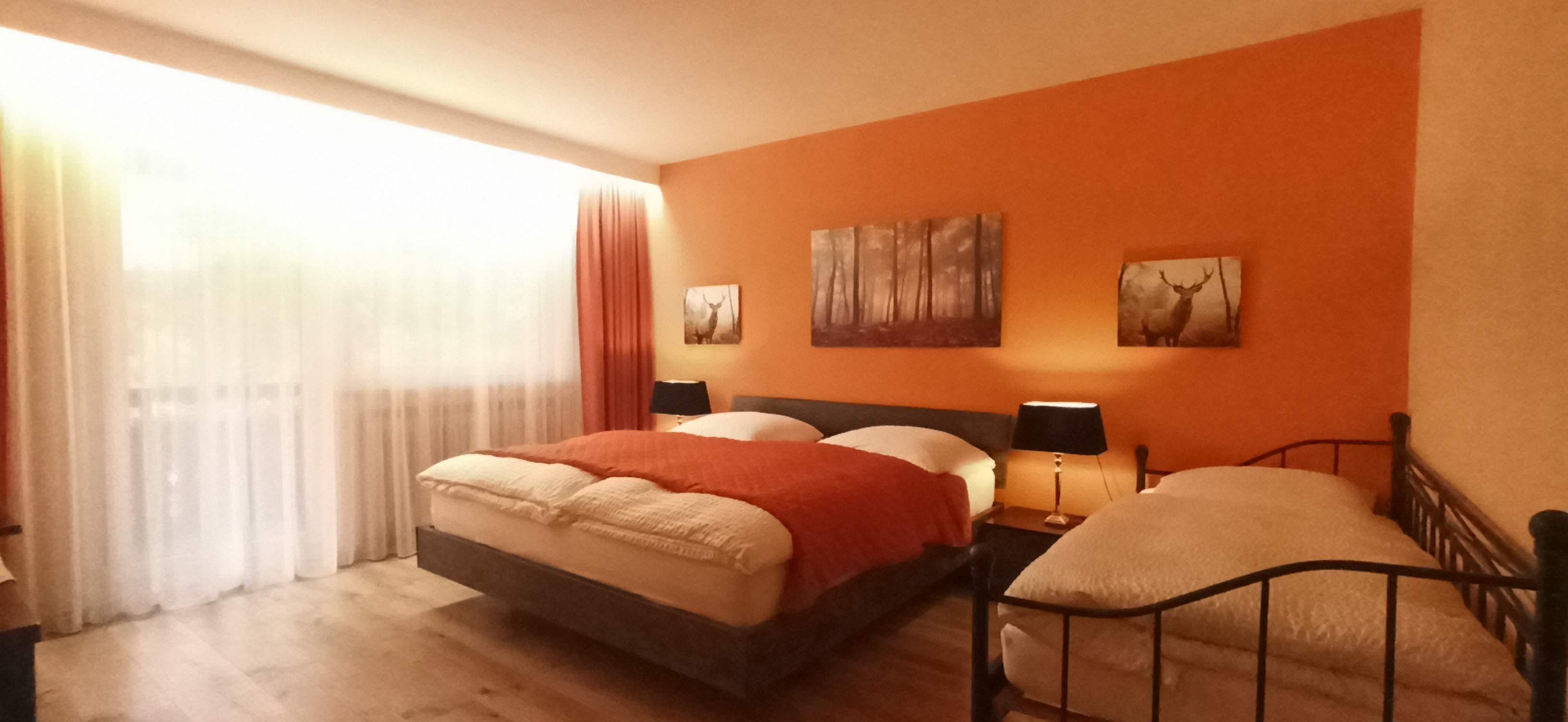 Familienzimmer Classic, Modern Mit Balkon, 1 Doppelbett+1 Einzelbett - Donaueschingen