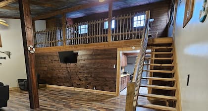 located Just minutes from laurel river lake and holly bay marina.