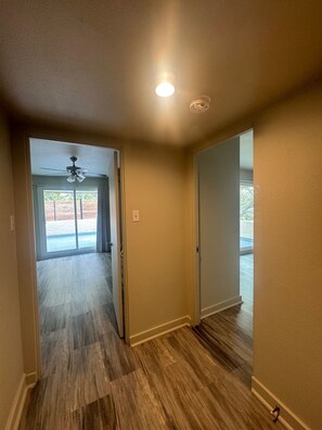 Interior - SEE THE ECLIPSE ! 3/3 UNFURNISHED townhouse with a large 2nd story terrace (Kerrville)