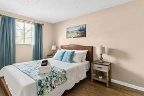 3 bedrooms, desk, iron/ironing board, WiFi - Peachy Keen-Warm & Inviting 3bd, Pet Friendly (Lynchburg)