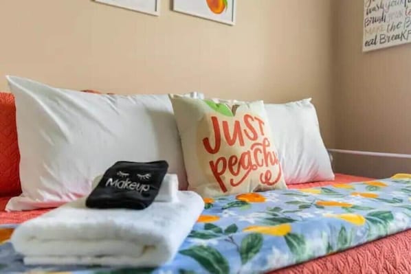 3 habitaciones, escritorio, tabla de planchar con plancha y wifi 