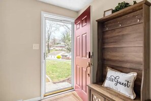 Interior - Peachy Keen-Warm & Inviting 3bd, Pet Friendly (Lynchburg)