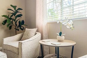 Smart TV, books, printers - Peachy Keen-Warm & Inviting 3bd, Pet Friendly (Lynchburg)