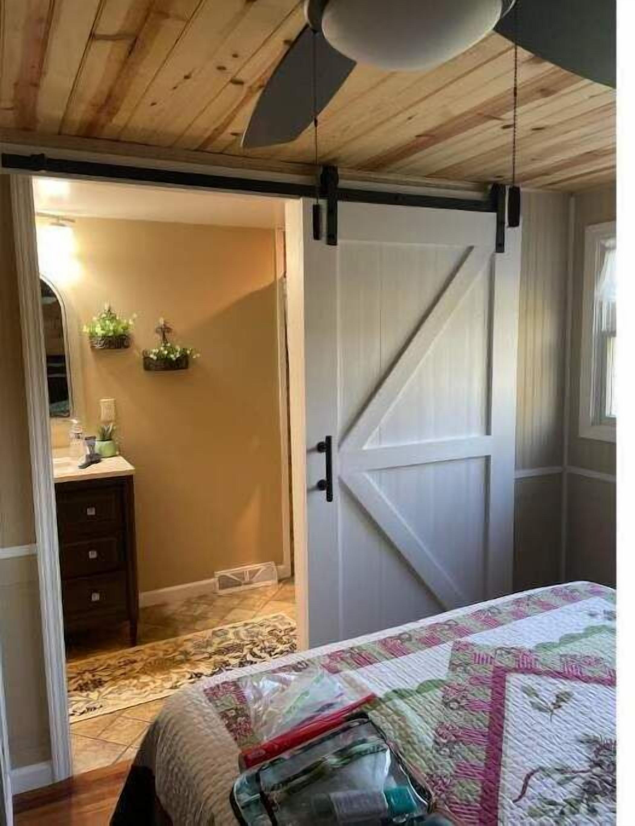 3 habitaciones, tabla de planchar con plancha, cuna de viaje y wifi 