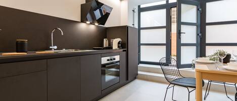 City Room | Private kitchen | Fridge, oven, stovetop, coffee/tea maker