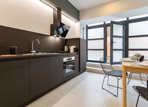 City Room | Private kitchen | Fridge, oven, stovetop, coffee/tea maker - Champagne Loft (Milan)
