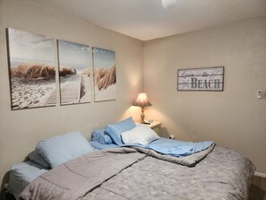 1 habitación, escritorio, tabla de planchar con plancha y wifi