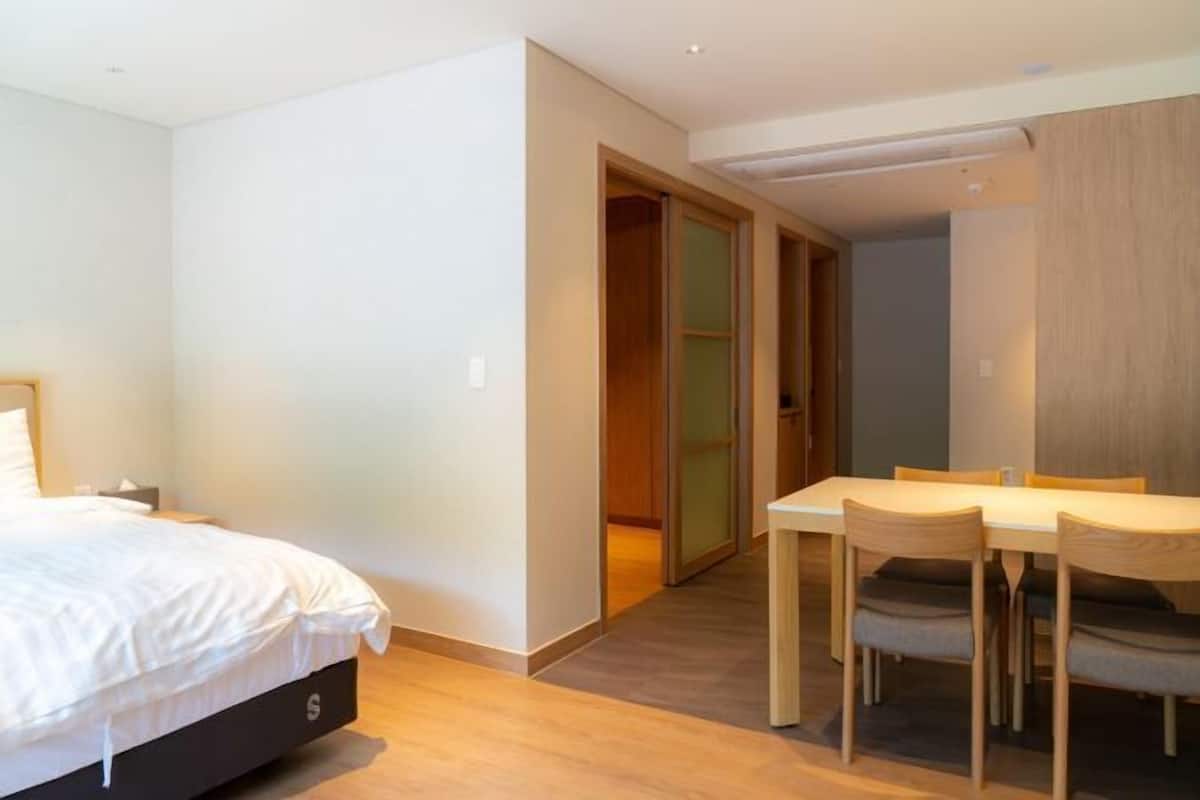 Premium bedding, free WiFi, bed sheets
