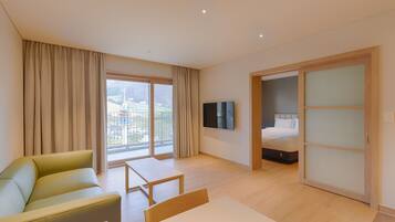 SonoClam Resort Suite (Kitchen/Standard/Bed) | Premium bedding, free WiFi, bed sheets