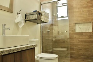 Lomas sense 1B | Baño | Amenidades de baño gratuitas, secadora de cabello, toallas 