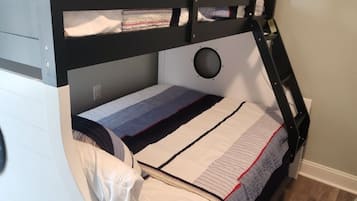 3 bedrooms, iron/ironing board, WiFi, bed sheets