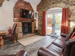 Living area - Gamekeepers Cottage (Saint Asaph)