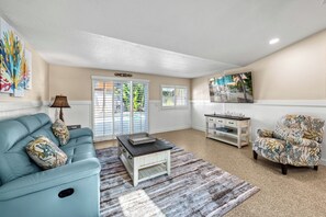 Smart TV - Key Life Living l Private Heated Pool & 5 Minute Walk to Crescent Beach (Siesta Key)