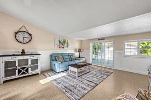 Smart TV - Key Life Reef l Semi-Private Pool, Walk to the Beach! (Siesta Key)