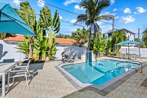 A heated pool - Key Life Reef l Semi-Private Pool, Walk to the Beach! (Siesta Key)