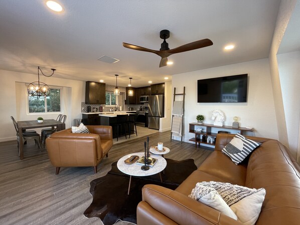 Smart TV, fireplace