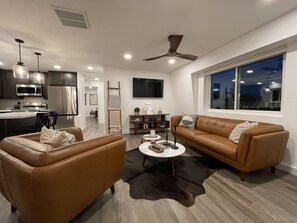 Smart TV, fireplace