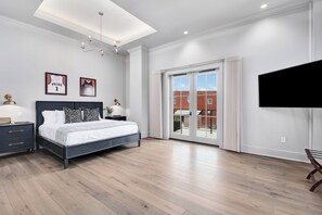 1 bedroom, bed sheets - The Wallace Suite | 5 Minutes from I65 | In the heart of Cullman (Cullman)