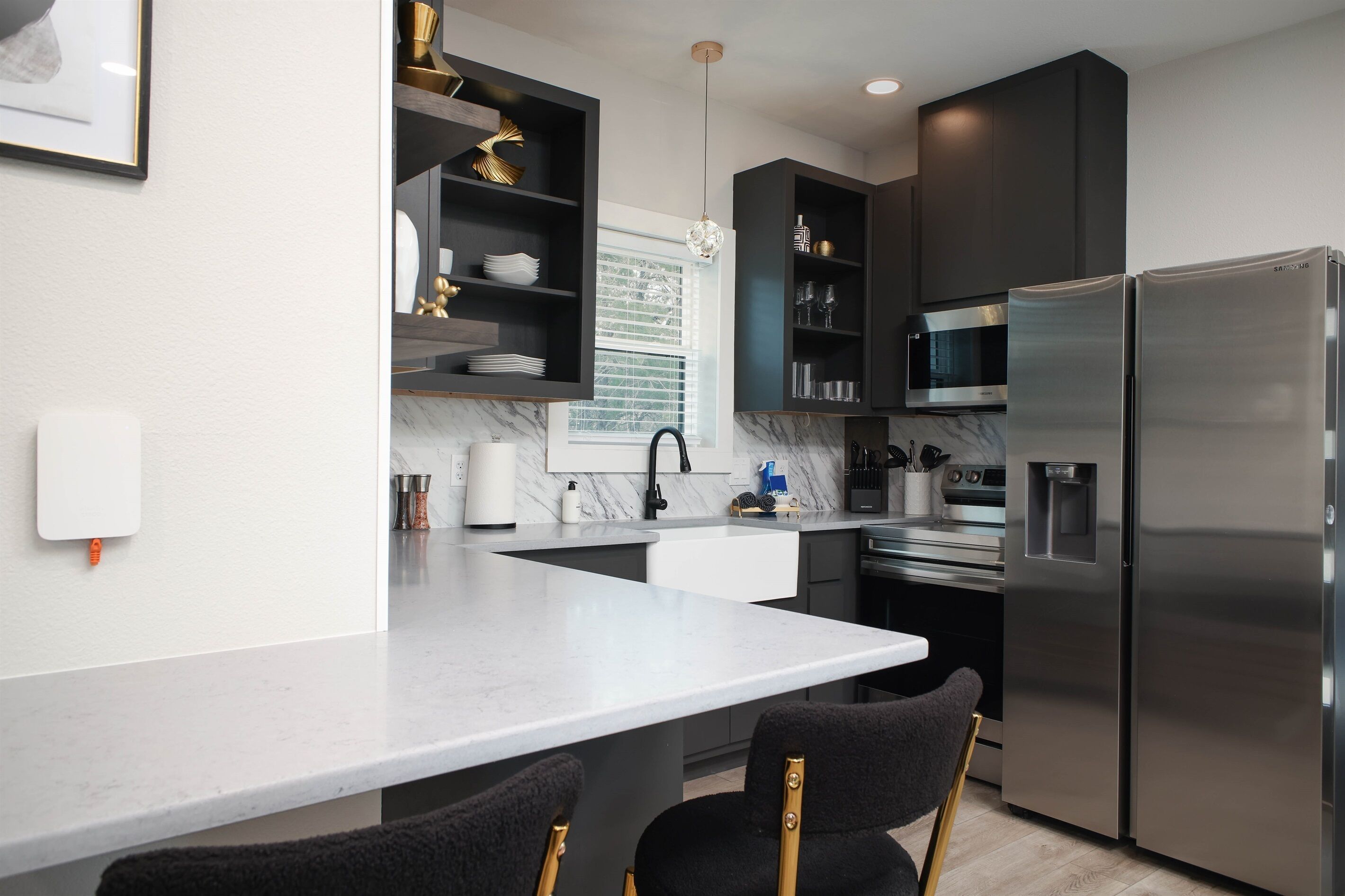 Refrigerador, microondas, horno y parrilla de estufa 