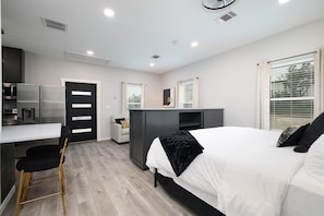 1 bedroom, iron/ironing board, free WiFi, bed sheets - Hill Country Retreat | Views + Spa Shower + Deer (Spring Branch)
