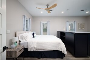 1 habitación, tabla de planchar con plancha, wifi gratis y ropa de cama