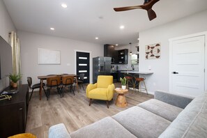 Smart TV, books - 2 Serene Hill Country Casitas~Scenic View~Patio (Spring Branch)