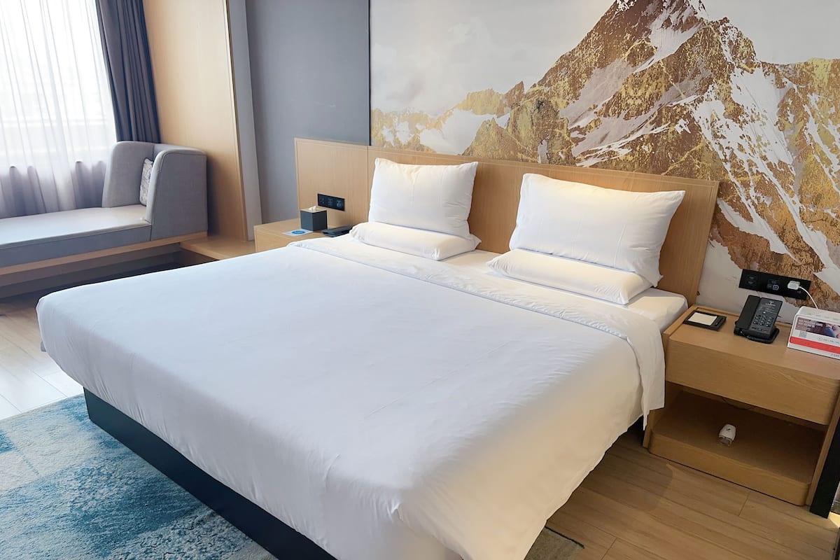 Superior Double Room | Down comforters, in-room safe, desk, blackout drapes
