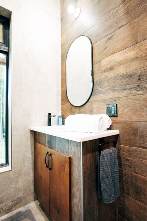 淋浴設備、風筒、提供毛巾、番梘