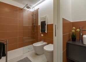 City-værelse | Badeværelse | Bruser, brusehoved med spredningseffekt, gratis toiletartikler