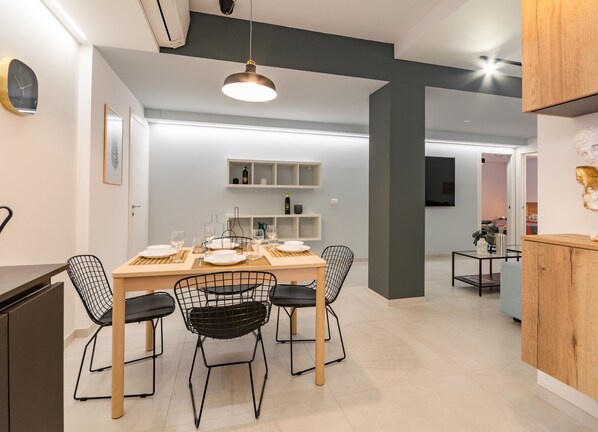 City Room | In-room dining - The Victory Loft (Milan)