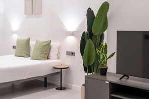 Bügeleisen/Bügelbrett, Reisekinderbett, kostenloses WLAN, Bettwäsche