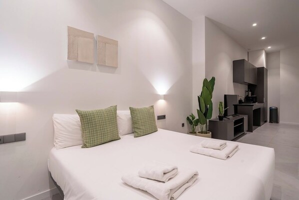 Iron/ironing board, travel cot, free WiFi, bed sheets - VLC HOST - Bellvis D (Valencia)