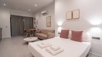 Bügeleisen/Bügelbrett, Reisekinderbett, kostenloses WLAN, Bettwäsche