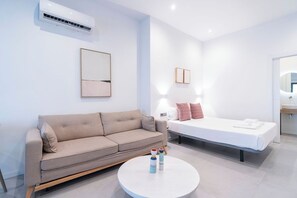 アイロン / アイロン台、旅行用ベビーベッド、WiFi (無料)、ベッドシーツ