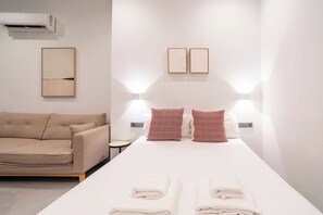 Iron/ironing board, travel cot, free WiFi, bed sheets - VLC HOST - Bellvis E (Valencia)