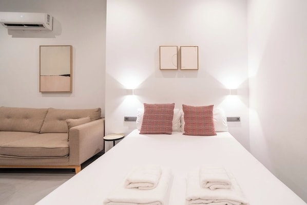 Iron/ironing board, travel crib, free WiFi, bed sheets