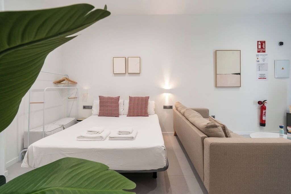 Bügeleisen/Bügelbrett, Reisekinderbett, kostenloses WLAN, Bettwäsche