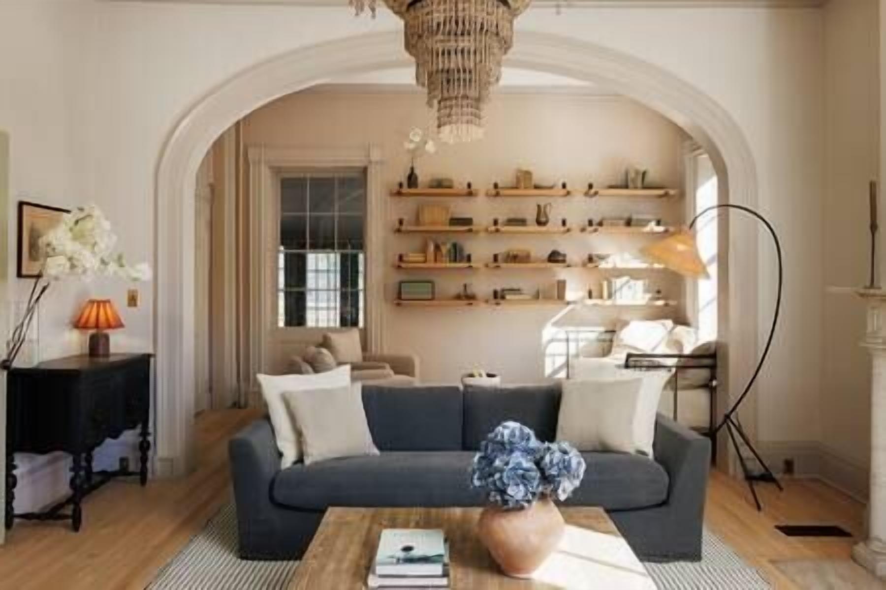 Fernseher, Kamin, Stereoanlage